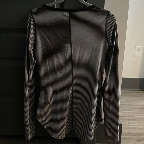 Awesoma Henley - Picture 6 of 11